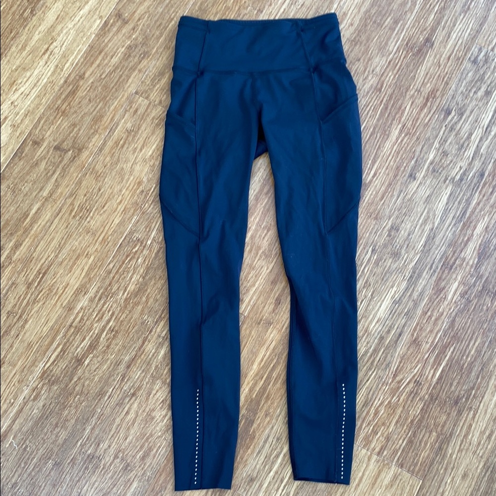 Lululemon leggings fast and free or speed up not sure size 4 27inseam black